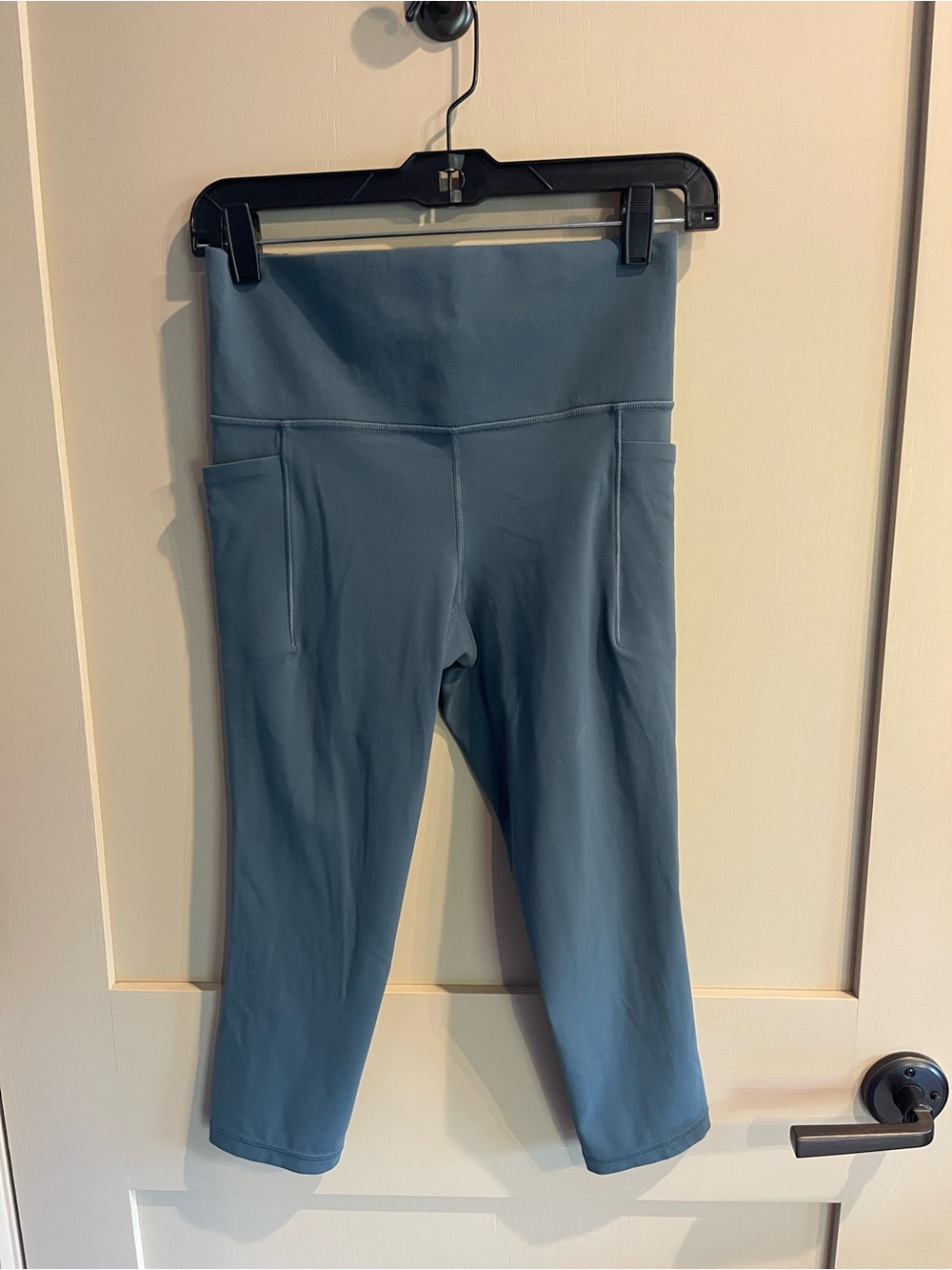Athleta Gray Salutation Stash Capri